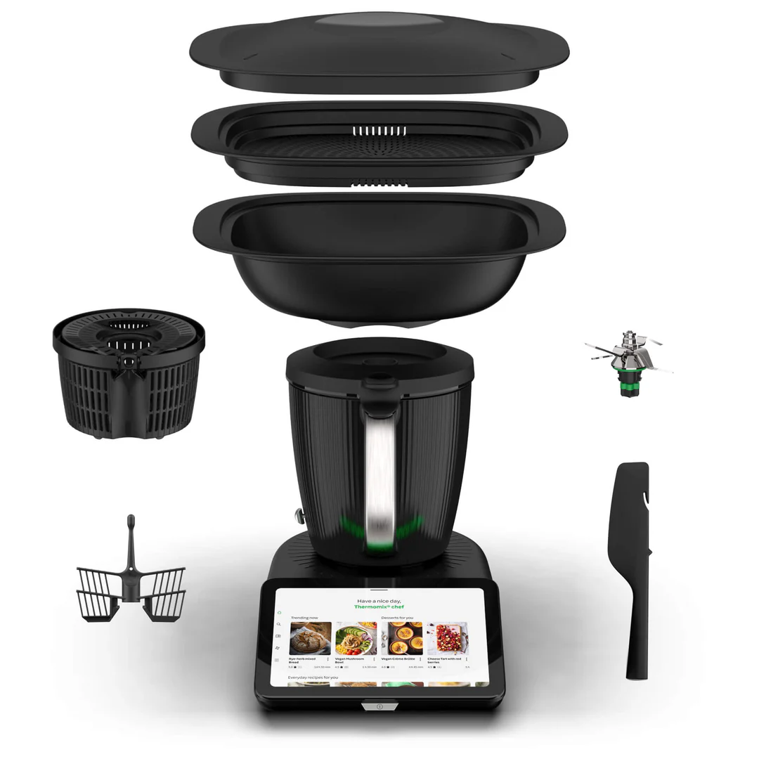 Thermomix® TM7 mit allen Zubehörteilen – Varoma, Mixtopf, Messereinsatz, Rühraufsatz und Spatel